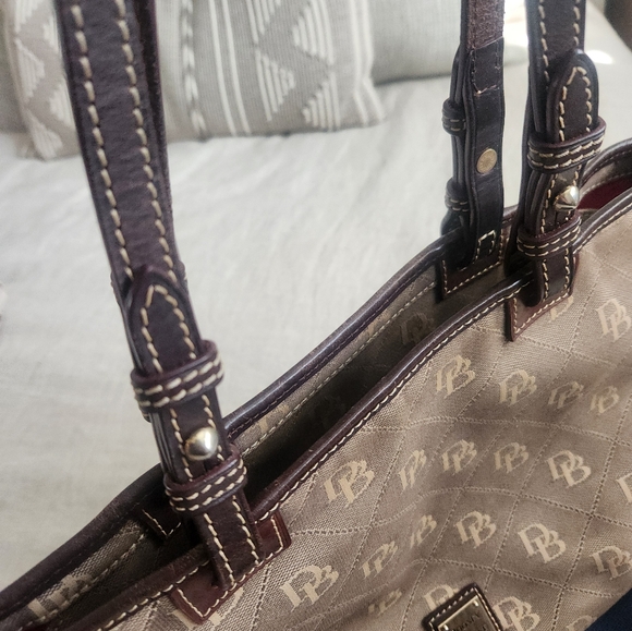 Dooney & Bourke Signature Quilt Medium Tote in Taupe/Brown - Picture 6 of 11